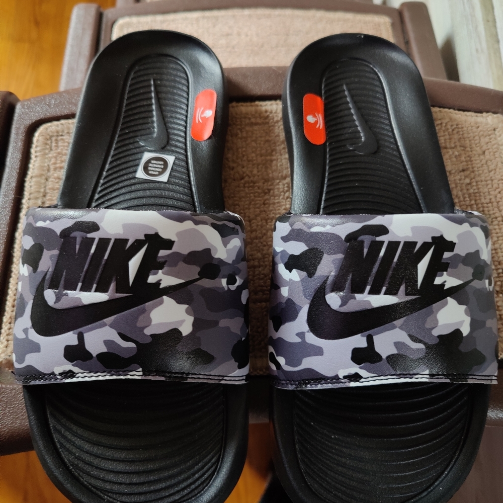 Nike slides size 9
